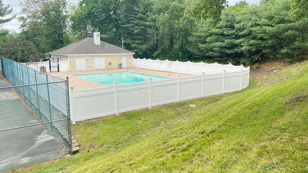 116 Middlesex Rd — Photo 2