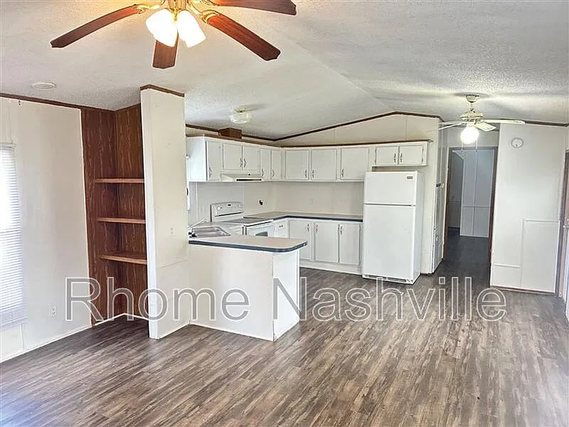 2 bed, 1.0 bath, 1008 sqft, $1,000 — Photo 3