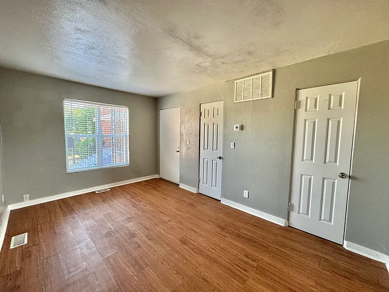 2034 NW 25th St #6 — Photo 4