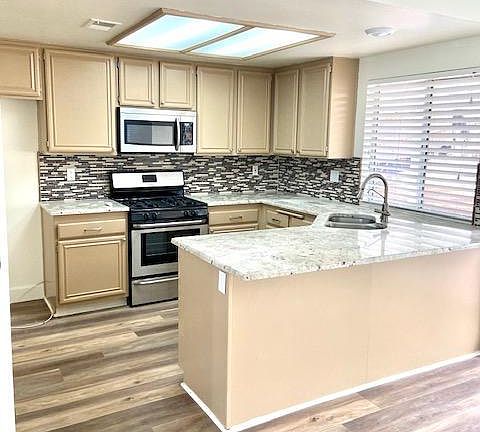 3rd image of 25484 Knollwood Dr