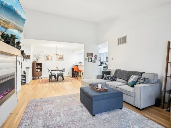 1022 S Sunnyvale Ln Unit F, Madison, WI 53713