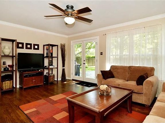 4th image of 9025 Livenshire Dr