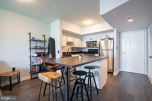 1001 N Randolph St #417 Photo 1