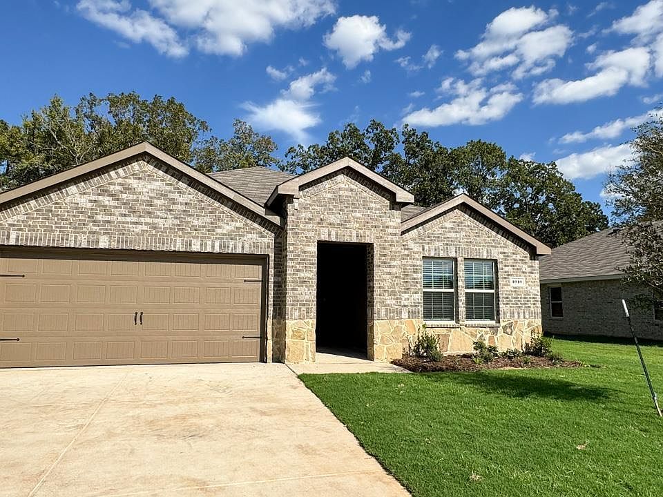 1st image of 1010 River Oaks Ln