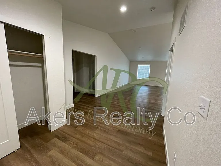 968 S Coral Pl — Photo 2