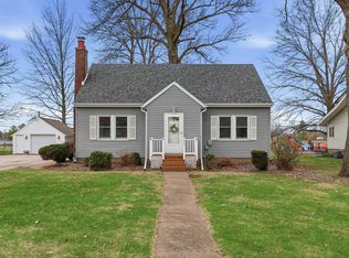 317 W Leclaire Rd, Eldridge, IA 52748