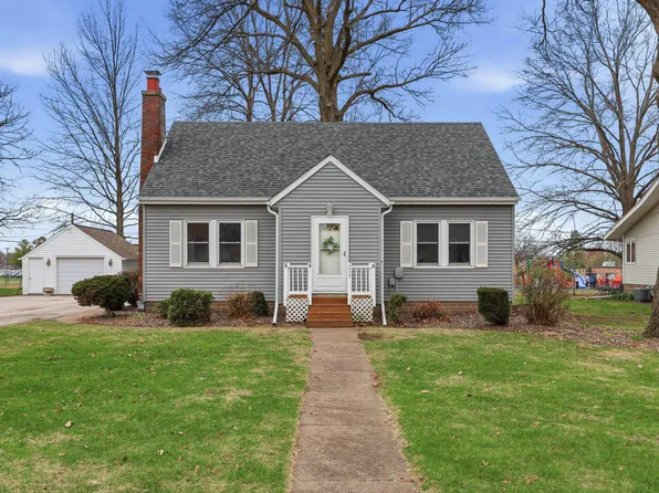 317 W Leclaire Rd, Eldridge, IA 52748