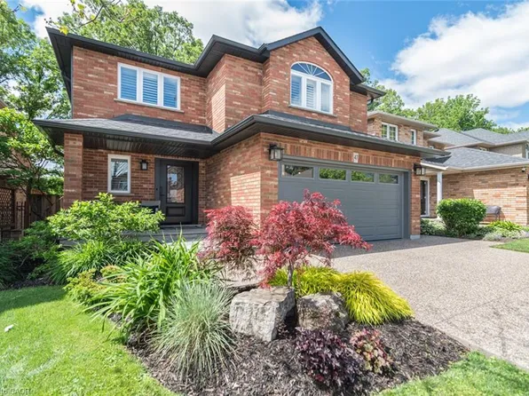 47 Pantano Dr, Hamilton, ON L9B 2S8