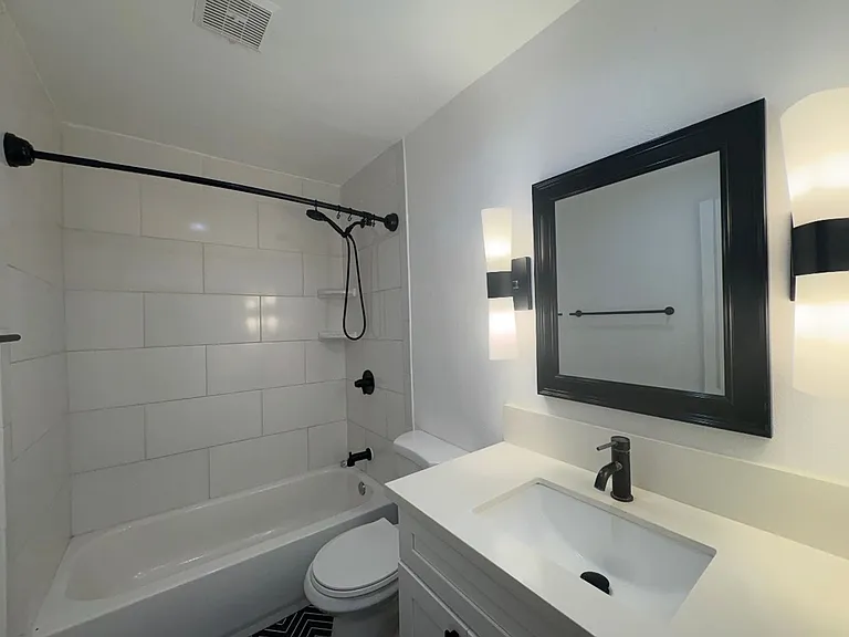 1518 E 3rd St — Photo 24