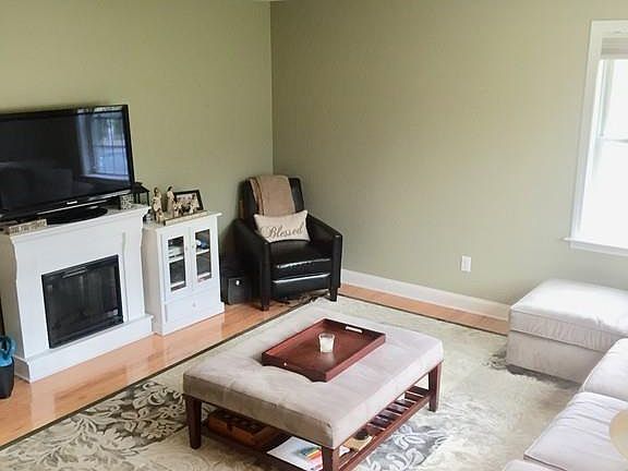 5th image of 8 Green St #8