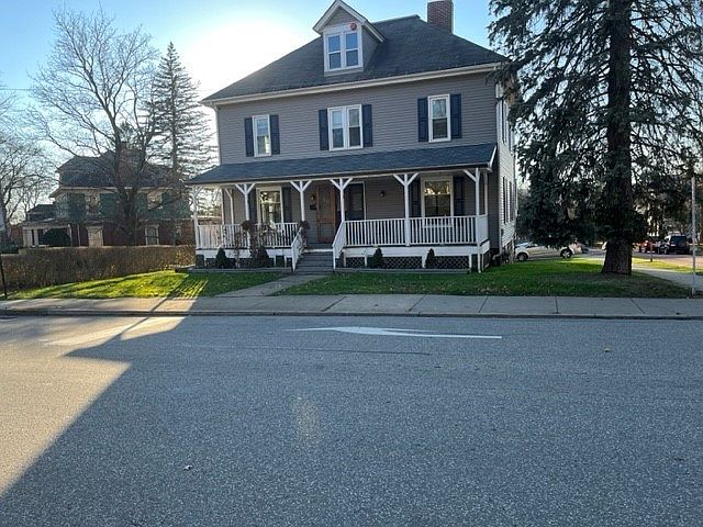 1st image of 686 Baldwin St