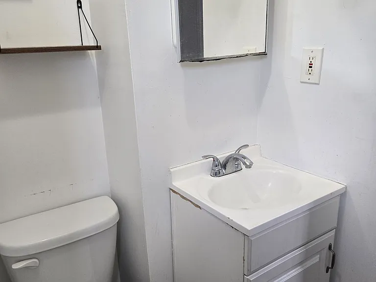 95 Catharine St #2 — Photo 8