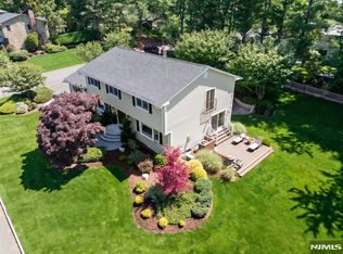 40 Mountain View Ter, Hillsdale, NJ 07642