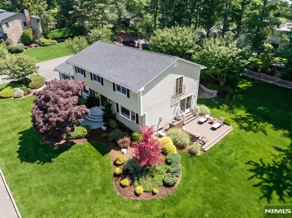 40 Mountain View Ter, Hillsdale, NJ 07642