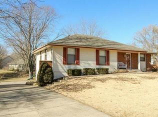 1402 Robin St, Kearney, MO 64060