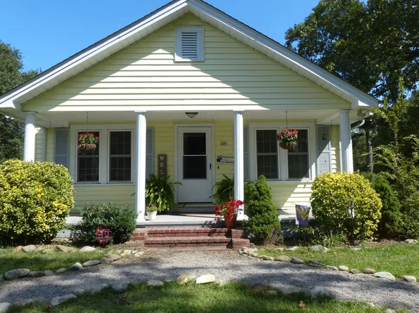 201 Cameron Ave, Pinehurst, NC 28394