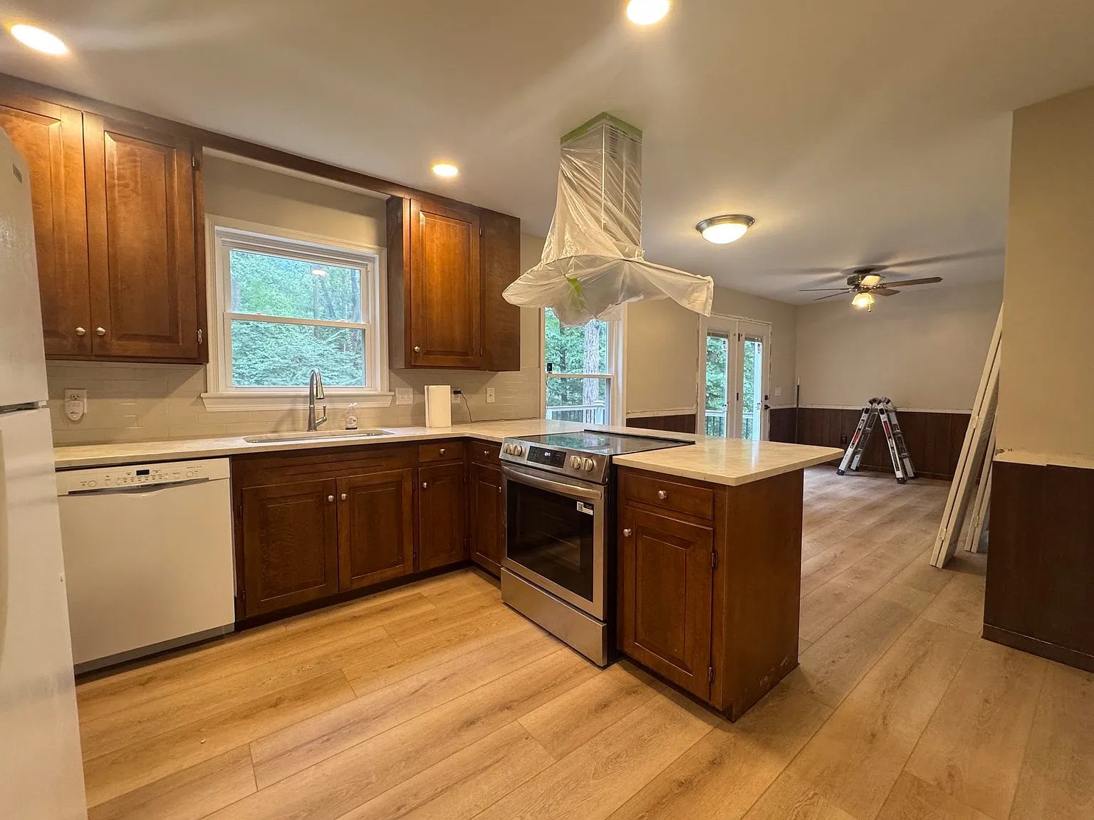 3 bed, 2.0 bath, 2344 sqft, $2,500 — Photo 4