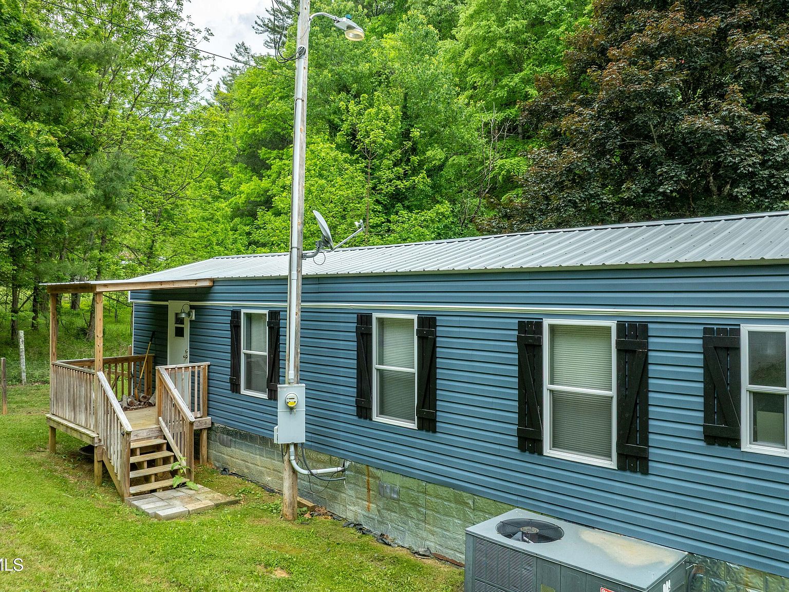 は*ん様 house on the hill L/S Tee (Checker) 481 Fox Hollow Rd, Mountain City, TN 37683 | Zillow