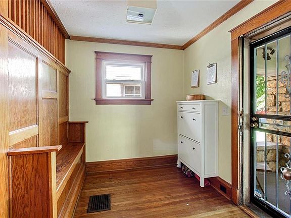 3rd image of 3944 Charlotte St