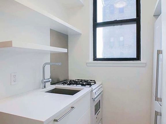 3rd image of 283 Bleecker St #3BB