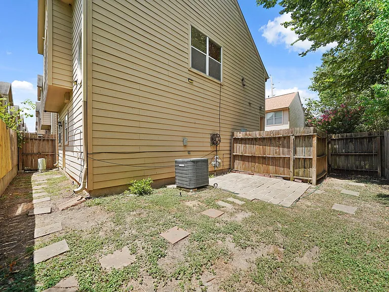 2230 Naomi St — Photo 16