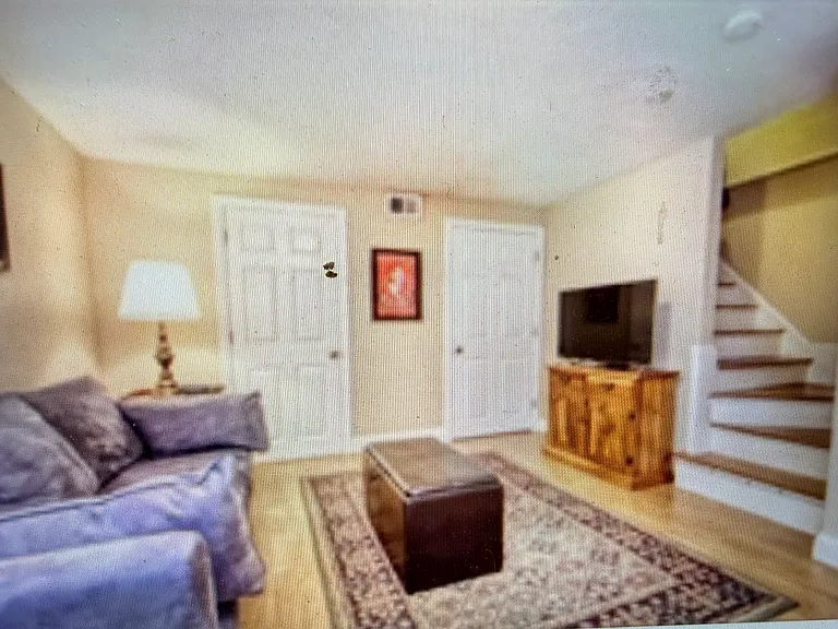 2 Grandview Ave #2 — Photo 16