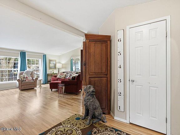 5th image of 92 E Walrose Loop