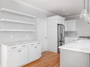 40 Plum Beach Rd, Saunderstown, RI 02874