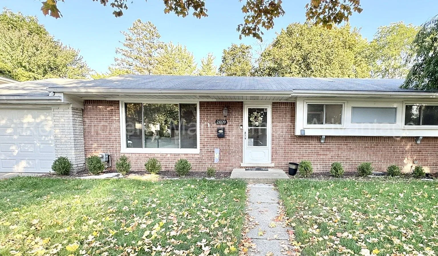 Beautifully Updated 3Bed/1.5Bath Farmington Home with Finished Basement! — Photo 1