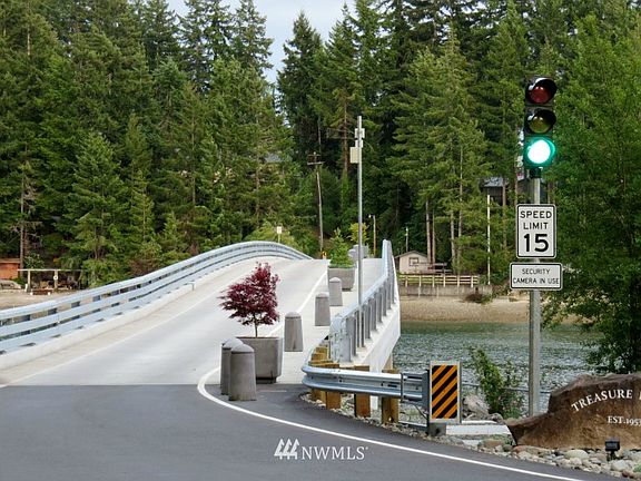 4th image of 231 E Treasure Island Drive