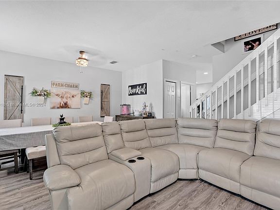 2nd image of 3013 SE 17th Ave #3013