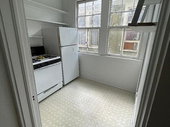 4th image of 4233 Fontainebleau Dr APT 3