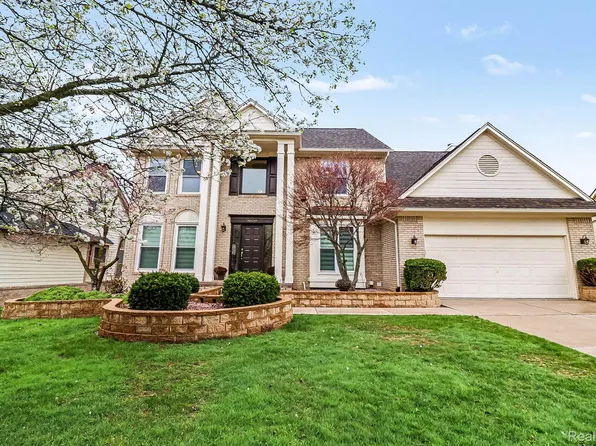 28529 Golf Pointe Blvd, Farmington Hills, MI 48331