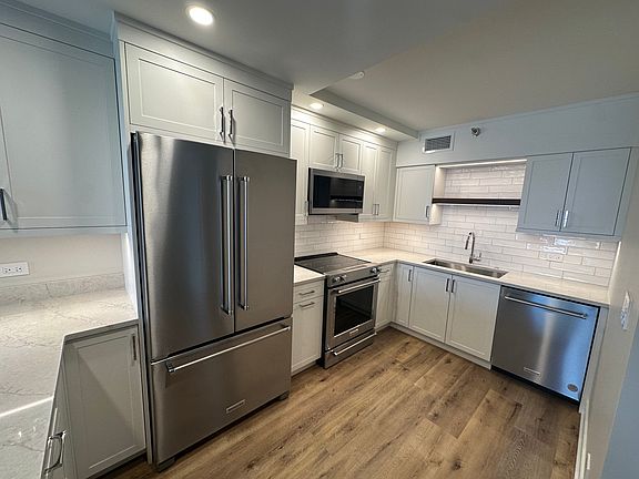 3rd image of 1250 N Dearborn St APT 10A