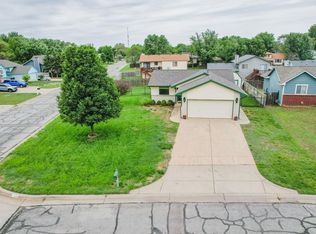 5556 S Mosley Ct, Wichita, KS 67216