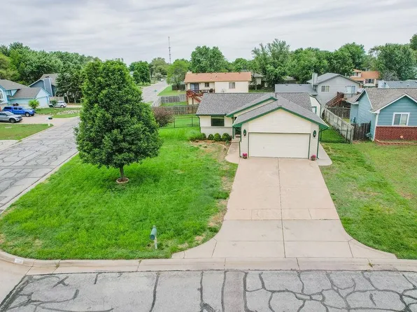 5556 S Mosley Ct, Wichita, KS 67216