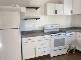 18 Mason Ave, Bristol, RI 02809