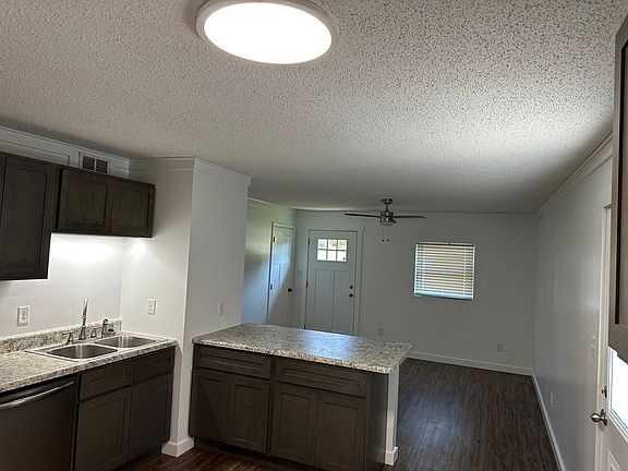 5th image of 518 Pine Ave