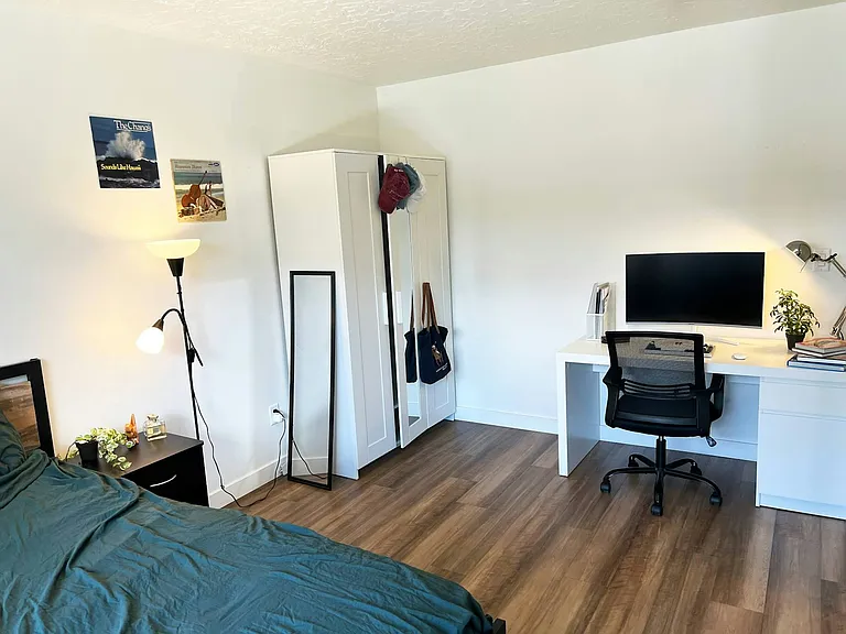 359 N 700 W #7 — Photo 9