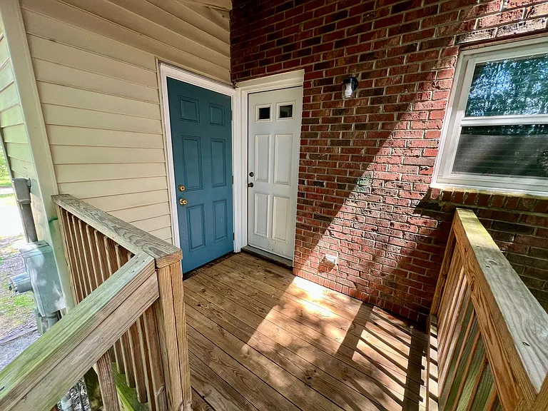 605 Picadilly Sq — Photo 18