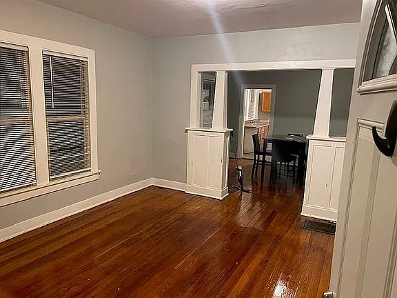4th image of 414 E 10th St