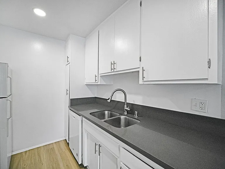 18411 Vincennes Street — Photo 13