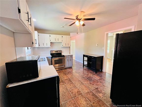3rd image of 179 Union St