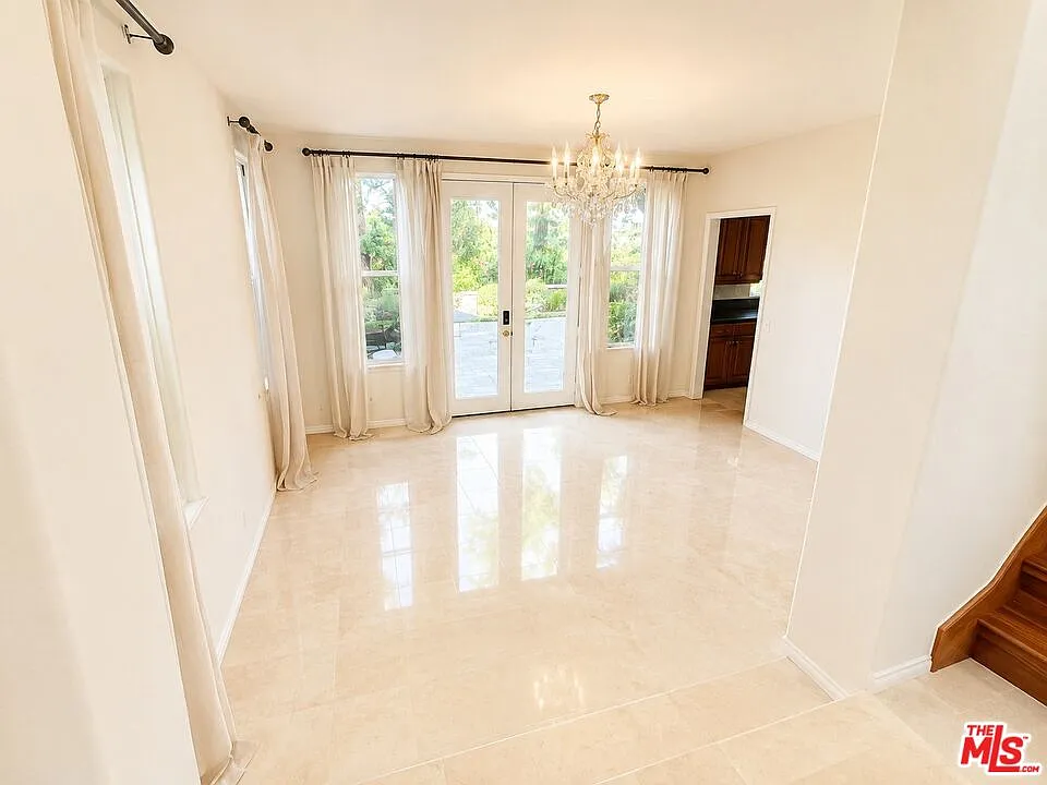 5 bed, 5.0 bath, 3393 sqft, $8,250 — Photo 4