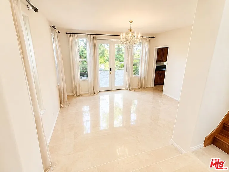 7371 Westcliff Dr — Photo 4