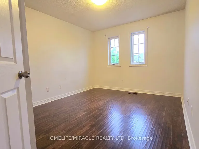 34 Ridgemore Cres — Photo 9
