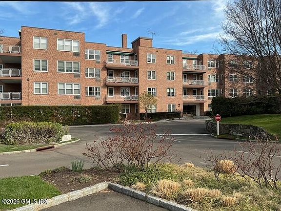 3rd image of 2 Putnam Ct APT 2E