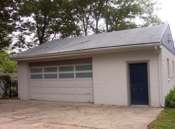 Detached Garage