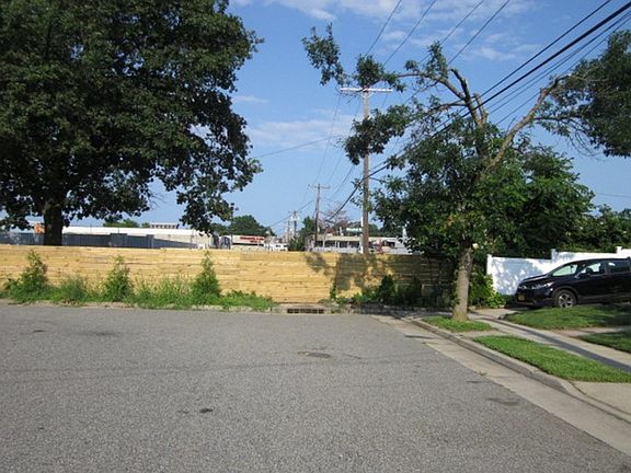5th image of 28 Whitson St