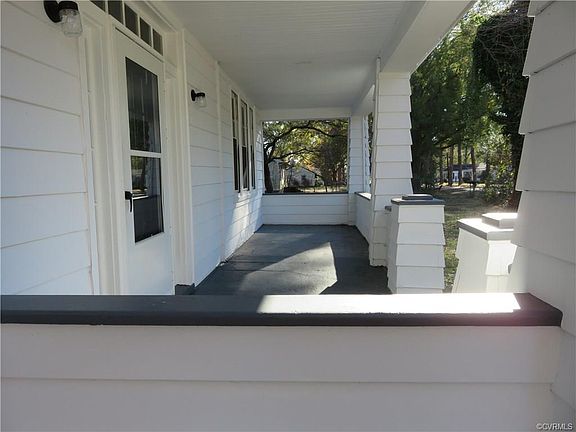 3rd image of 107 Forest Avenue